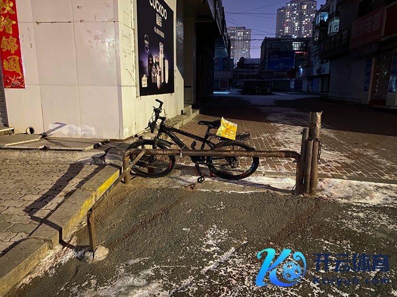 哈尔滨被割断的铁栅栏    影相/佟鑫